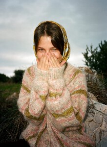 look-at-me-now-olga-doch-chris-kontons-exclusif-folkr-03-bis-800x1092.thumb.jpg.6a331430bbc1f1d17e064b7c5704c84c.jpg
