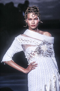 louis-feraud-hc-fw-1999-2.thumb.jpg.017de9e4b71fbcc3c833e6a800b0f031.jpg