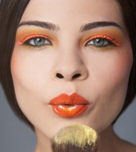 maquillage-pop-orange-4777473jtfxh.jpg