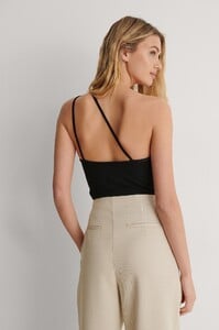 nakd_double_strap_one_shoulder_top_1018-007158-0002_04.thumb.jpg.6ed2bce5241e61b95bb8e18f54e00db3.jpg