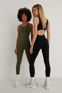 nakd_seamless_half_zip_up_cropped_bodysuit_1703-000023-0002_06c.thumb.jpg.3e88de3c02c0761566dc29819950f521.jpg