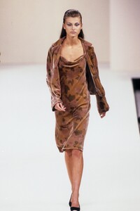 nicole-farhi-fw-1997-5.thumb.jpg.efb0fe16627d0f92b0b10f5dcf9277c4.jpg