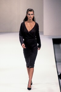 nicole-farhi-fw-1997-6.thumb.jpg.aa893cda42f8810ae6a44759bb171db3.jpg