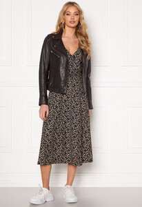 only-zille-naya-34-long-dress-black-aop-refresh_1.thumb.jpg.20c6cb3ec88b30c773c0af1297cfb2cd.jpg