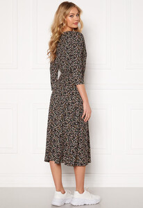 only-zille-naya-34-long-dress-black-aop-refresh_2.thumb.jpg.20dc22223315bc639150c727d3d78d76.jpg