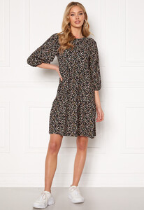 only-zille-naya-34-short-dress-black-aop-refresh_1.thumb.jpg.2ae86c1adbeb37e2b4e38266a6faa37d.jpg