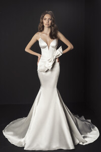 pnina-tornai-spaghetti-strap-satin-mermaid-wedding-dress-with-bow-at-waist-20000007.jpg
