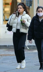 rosalia-out-for-a-green-juice-in-new-york-01-19-2021-2.jpg