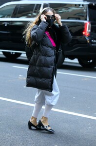 sarah-jessica-parker-at-the-sjp-by-sarah-jessica-parker-store-in-manhattan-01-12-2021-2.jpeg