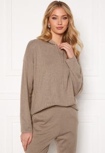 selected-femme-linka-cashmere-ls-hoodie-sand-melange.thumb.jpg.f3e4404fb6fc47c3471fa51d0a2db8b4.jpg