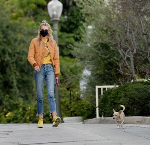 stella-maxwell-out-with-her-dog-in-los-angeles-01-16-2021-1.jpg