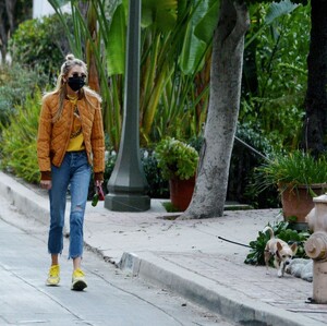 stella-maxwell-out-with-her-dog-in-los-angeles-01-16-2021-2.jpg