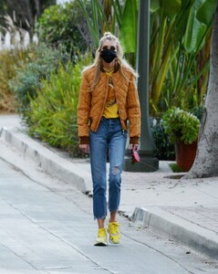 stella-maxwell-out-with-her-dog-in-los-angeles-01-16-2021-4.jpg