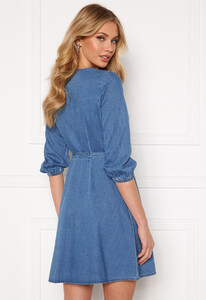 vero-moda-henna-34-wrap-dress-light-blue-denim_2.thumb.jpg.35f7e9973726e05e214f2d436baf24d6.jpg