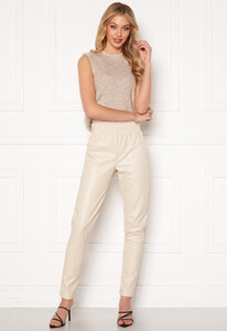 vero-moda-olina-o-neck-vest-birch-melange_1.thumb.jpg.e3d5a54cd664809caf164c2c5584e012.jpg