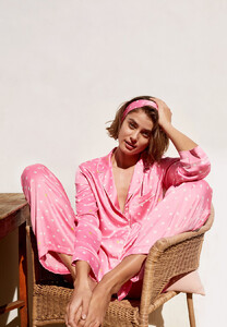 victorias-secret-valentines-day-2021-satin-long-pj-set-hi-res.thumb.jpg.4ec268e3510682c0d2be68cf0f2a1e46.jpg