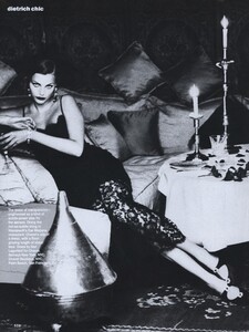 von_Unwerth_US_Vogue_September_1992_09.thumb.jpg.98c9472be885a159a498c7ee5d27b759.jpg