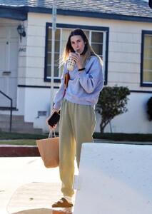whitney-port-out-for-coffee-in-los-angeles-01-20-2021-1.jpg