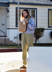 whitney-port-out-for-coffee-in-los-angeles-01-20-2021-2.jpg