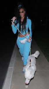 winnie-harlow-out-with-her-dog-in-malibu-01-19-2021-5.jpg