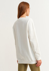 zero-neck-oversize-sweatshirt_ice-milk-krem_4_enbuyuk.jpg