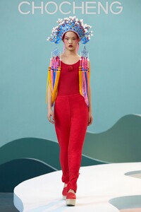 00001-Chocheng-RTW-Fall-21.thumb.jpg.92e8af0277c4378f449666567c8591ad.jpg