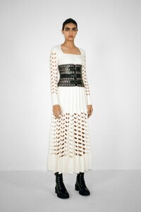 00001-alaia-couture-fall-21-credit-pierre-ange-carlotti.thumb.jpg.54c207d5c8c48b91abe33e27e1626589.jpg