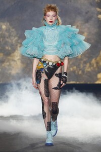00002-Viktor-and-Rolf-Spring-21-Couture-Credit-Team-Peter-Stigter.thumb.jpg.5f73dc8c2544dfc5b786d943885b9982.jpg