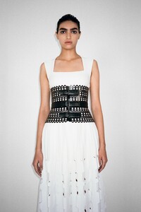 00003-alaia-couture-fall-21-credit-pierre-ange-carlotti.thumb.jpg.d1133ba2d12aa755edc5b35035074e7d.jpg