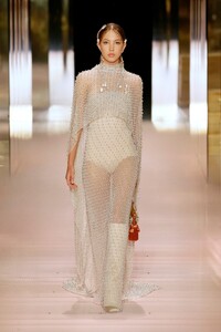 00004-Fendi-Couture-Spring-21.thumb.jpg.93a6a72a48db8fa649400c0e820aa460.jpg