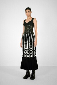 00004-alaia-couture-fall-21-credit-pierre-ange-carlotti.thumb.jpg.eae024cfcc6793252b9131332e520b98.jpg