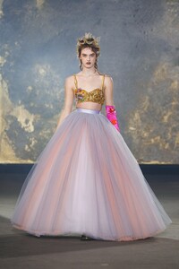 00005-Viktor-and-Rolf-Spring-21-Couture-Credit-Team-Peter-Stigter.thumb.jpg.40c2a56b4e24fa94d92f932b24055e95.jpg