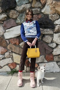 00009-Coach-Fall-21-credit-Juergen-Teller.thumb.jpg.824565e1ba111f57ee5d667907ffee33.jpg