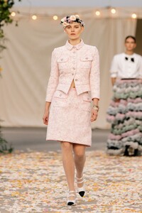 00011-Chanel-Couture-Spring-21.thumb.jpg.c50283bb7da2b1f08566bc946f70ef54.jpg