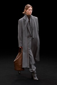00014-lemaire-RTW-fall-21-credit-Nicolas-Sisto.thumb.jpg.d09db136bad9938d9778c96e66a9314f.jpg