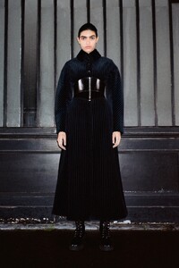00017-alaia-couture-fall-21-credit-pierre-ange-carlotti.thumb.jpg.0edefcc6bca34e6b7a9c94f6d317f8eb.jpg