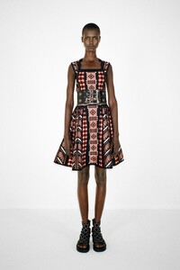 00023-alaia-couture-fall-21-credit-pierre-ange-carlotti.thumb.jpg.72a25bb4997d7908fbe2071cc2bff1fb.jpg