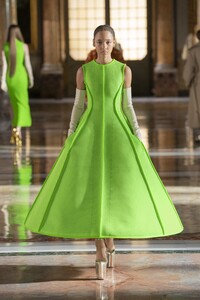 00030-Valentino-Couture-Spring-21.thumb.jpg.8d15713100f0e93aea1d9d0e0b982657.jpg
