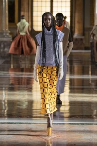 00036-Valentino-Couture-Spring-21.thumb.jpg.1d3255cd888c3c96af64ec7d009d164e.jpg