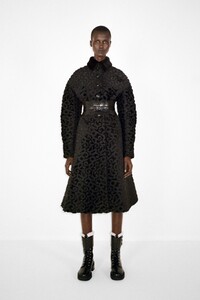 00036-alaia-couture-fall-21-credit-pierre-ange-carlotti.thumb.jpg.3207a674e9911df2821e068a02a8279f.jpg