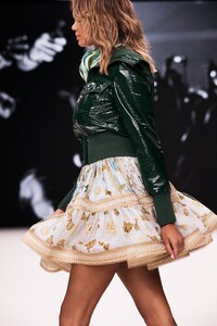 00039-Zimmermann-Details-Fall-21-RTW.thumb.jpg.323f2d04d2b3283151cfcde8c61dd5d1.jpg
