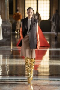 00048-Valentino-Couture-Spring-21.thumb.jpg.edbf3396b9569ad635894998269f0130.jpg