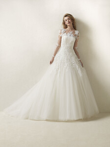 1003587883_collazione_2018_Pronovias61.thumb.jpg.1b217099a3f8062431df5d357ba671bb.jpg
