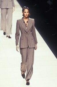 100622166_GiorgioArmani1995WomenRTW53.thumb.jpg.5530a53b1d62ce14113a1328a5811f8b.jpg