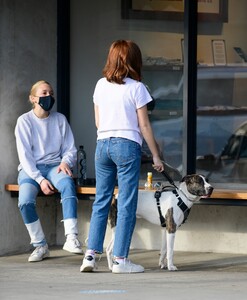        zoe120221BZNimage10.jpg