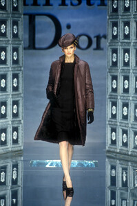 1041133769_ChristianDior1996HauteCouture65.thumb.jpg.4acd59e5da7a3b38b3709447fdd0f5ad.jpg