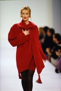 1044001352_OscardeLaRentaFall1994(2).thumb.jpg.e0e393ac8940ce293ba460e17b553648.jpg