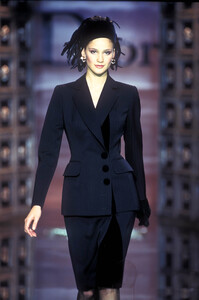 1061748107_ChristianDior1996HauteCouture138.thumb.jpg.fee162d0a49a523545f1d1a1c881d5ea.jpg