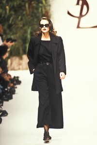 1070035687_YvesSaintLaurent1995WomenRTW135.thumb.jpg.7385528602db443ac2d5ab25b3ef3857.jpg