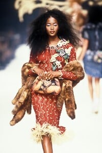 1076051162_VivienneWestwood1995WomenRTW129.thumb.jpg.51de39ee068e8cd481ac74cc4ad93116.jpg